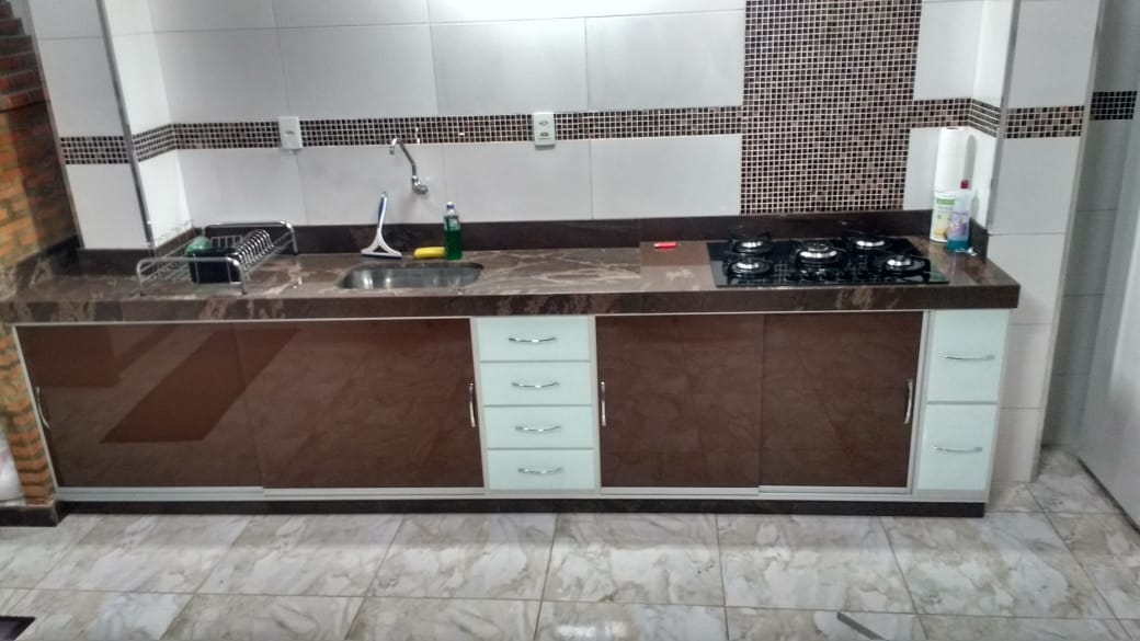 ARMARIO COM PORTAS MARRON E GAVETAS BRANCA.jpeg ARMARIO COM PORTAS MARRON E GAVETAS BRANCA.jpeg